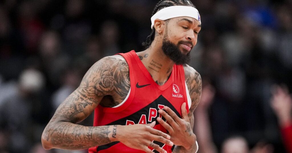 nba:-astro-e-multado-apos-arremessar-garrafa-e-atingir-funcionarios-em-jogo