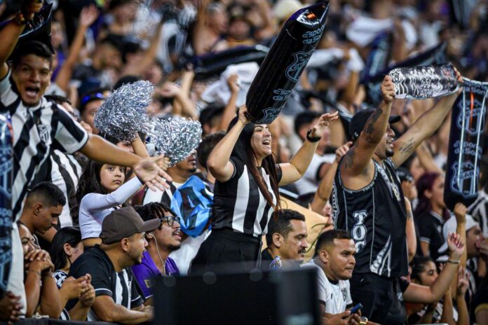 ceara-realiza-acao-com-torcedoras-apos-fala-machista-de-ramon-diaz