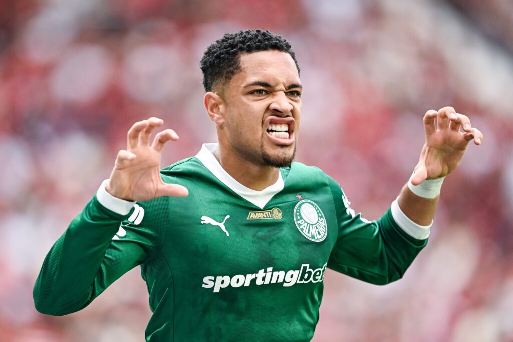 vitor-roque-esta-perto-de-fazer-temporada-mais-artilheira-da-carreira