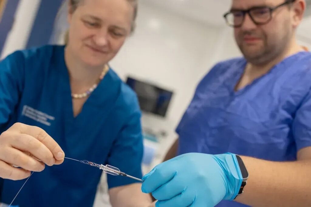 medicos-realizam-primeira-cirurgia-de-avc-remota-do-mundo