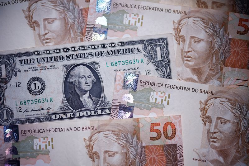 dolar-abre-estavel-apos-quedas-recentes,-com-fim-do-shutdown-no-radar