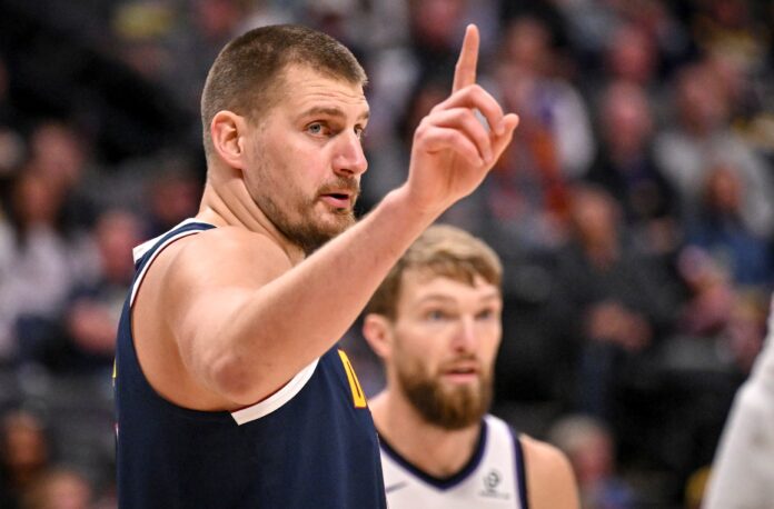 nba:-jokic-alcanca-marca-inedita-e-se-iguala-a-lenda-do-basquete