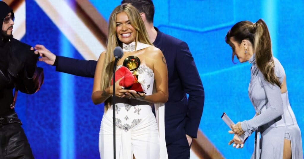 grammy-latino-2025:-karol-g-ganha-cancao-do-ano-pela-primeira-vez