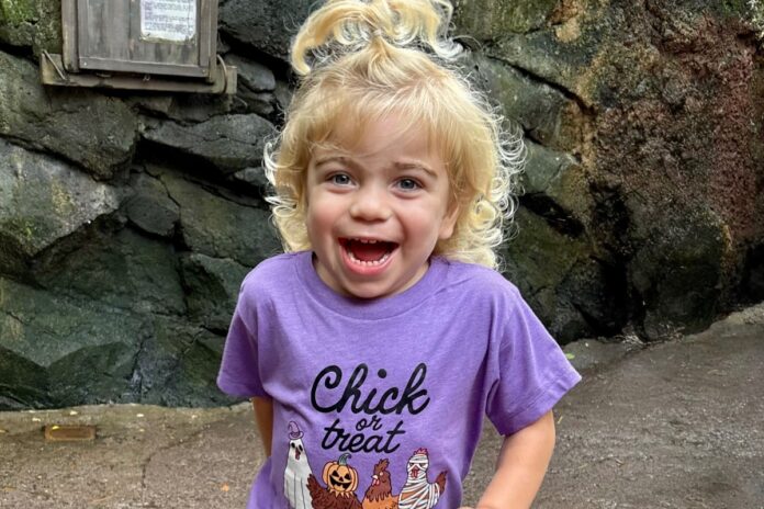 sobrancelhas-foram-alerta-para-mae-de-rara-demencia-em-bebe-de-3-anos