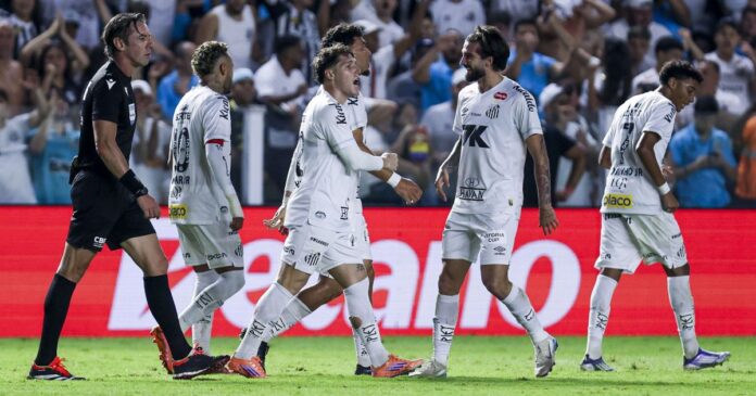 brasileirao:-rollheiser-decide-no-fim,-santos-vence-o-palmeiras-e-sai-do-z4