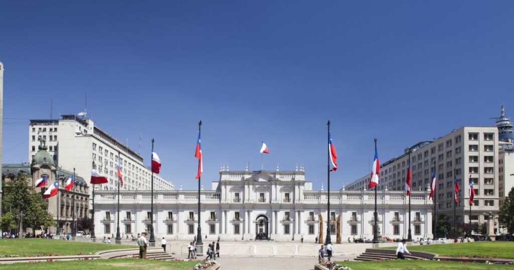 comunista-e-ultradireitista-lideram-no-chile-com-40%-das-urnas-apuradas