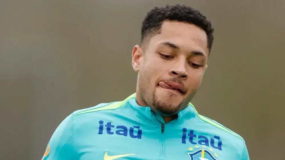 selecao:-ancelotti-cita-vitor-roque-e-pode-fazer-mudancas-contra-tunisia