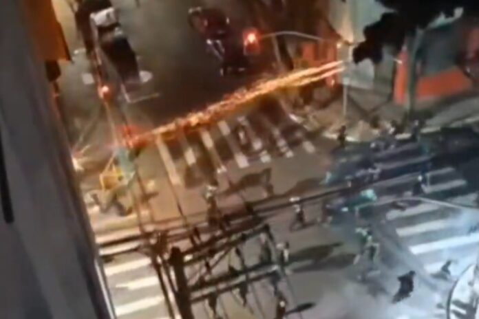 veja-momento-de-confronto-entre-torcidas-de-corinthians-e-sao-paulo