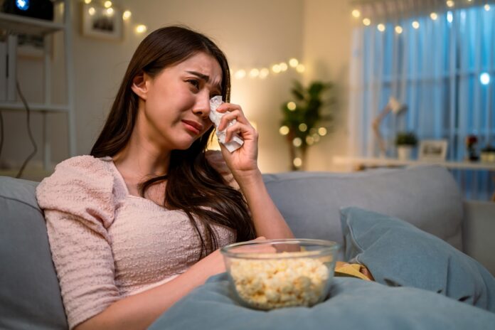 traz-o-lenco:-por-que-mesmo-filmes-de-historias-ficticias-fazem-chorar