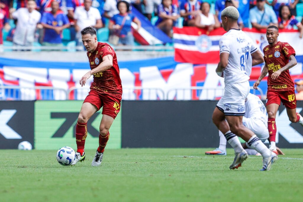 em-duelo-com-dois-expulsos,-bahia-vence-o-vasco-no-brasileirao