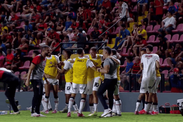 brasileirao:-vitoria-vence-sport-e-sai-da-zona-de-rebaixamento