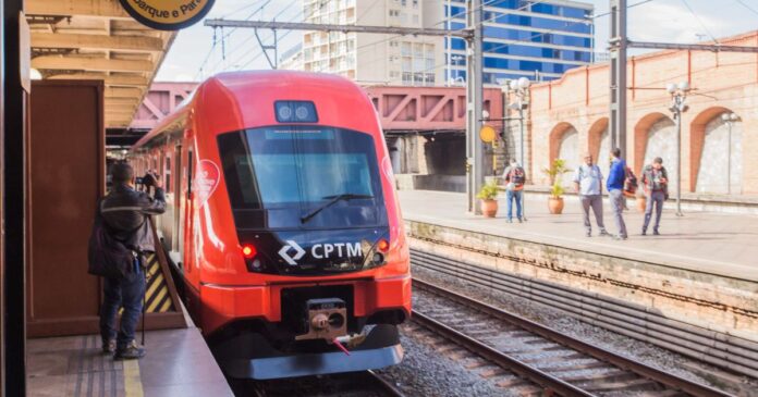 sp:-falha-eletrica-na-linha-11-da-cptm-gera-mais-de-20-horas-de-transtornos