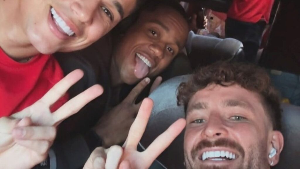 torcedores-invadem-onibus-do-flamengo-antes-de-embarque-para-lima