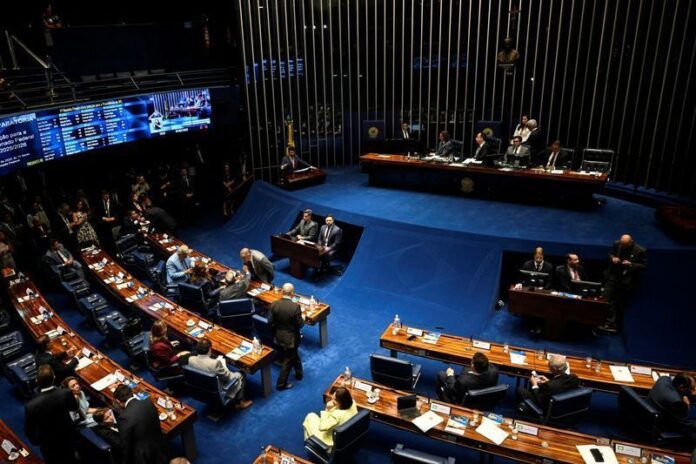 senado-aprova-projeto-que-torna-crime-obstrucao-de-vias-com-barricadas