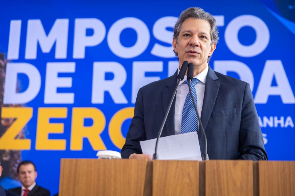 haddad-adota-tom-de-campanha-e-enaltece-lula-por-isencao-no-ir