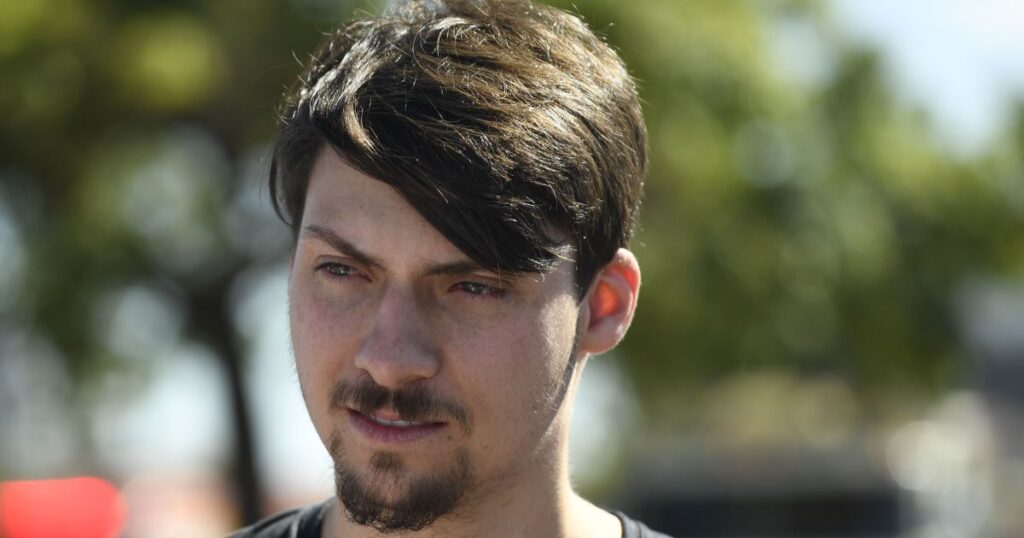 jair-renan-chega-a-pf-para-visitar-bolsonaro