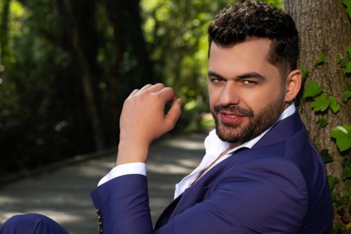 cantor-morre-nos-bracos-da-esposa,-que-lamenta:-“espero-te-encontrar”