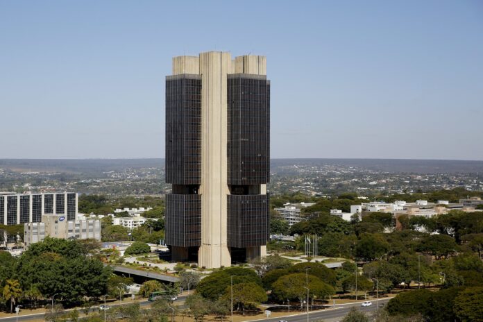 divida-bruta-do-governo-atinge-78,6%-do-pib-em-outubro,-diz-bc