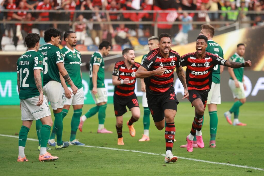 danilo-atinge-marca-historica-com-libertadores-do-flamengo;-confira