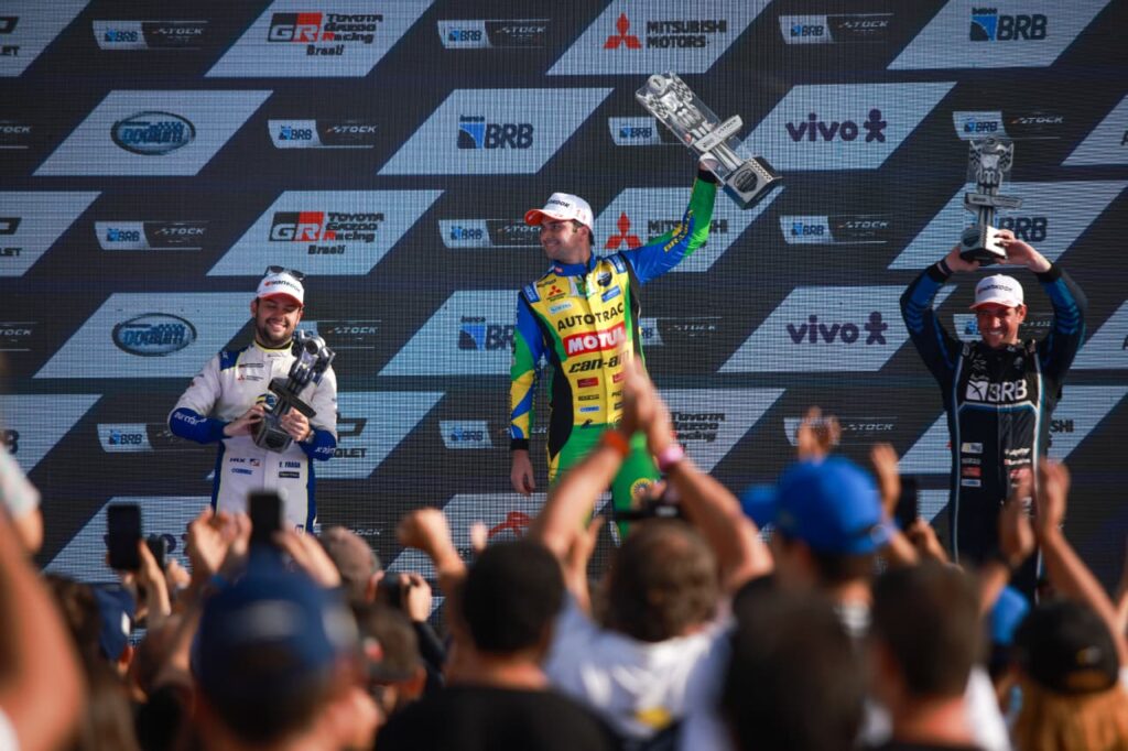 stock-car:-nelson-piquet-jr.-domina-de-ponta-a-ponta-e-vence-prova