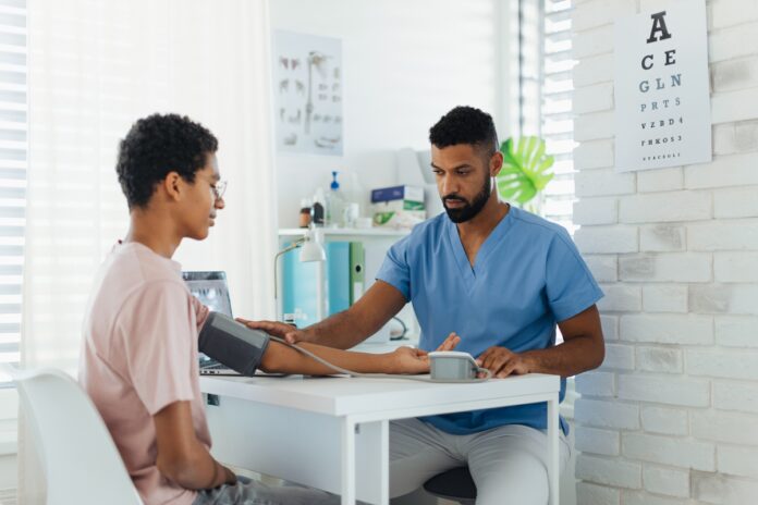 pressao-alta:-por-que-cada-vez-mais-jovens-desenvolvem-hipertensao