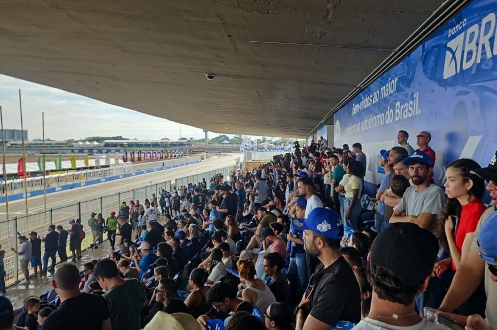 publico-vibra-com-reinauguracao-do-autodromo-internacional-de-brasilia
