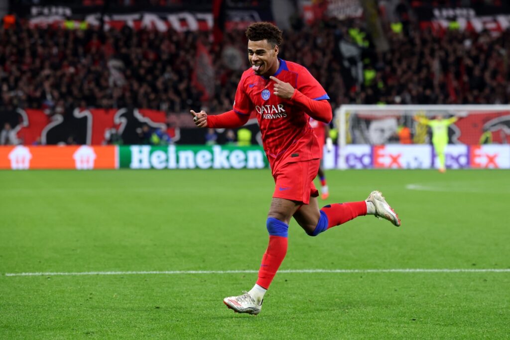 doue-recebe-trofeu-do-premio-golden-boy-em-evento-na-italia.-confira