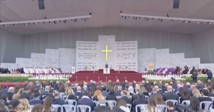 papa-leao-xiv-celebra-missa-para-150-mil-pessoas-no-libano