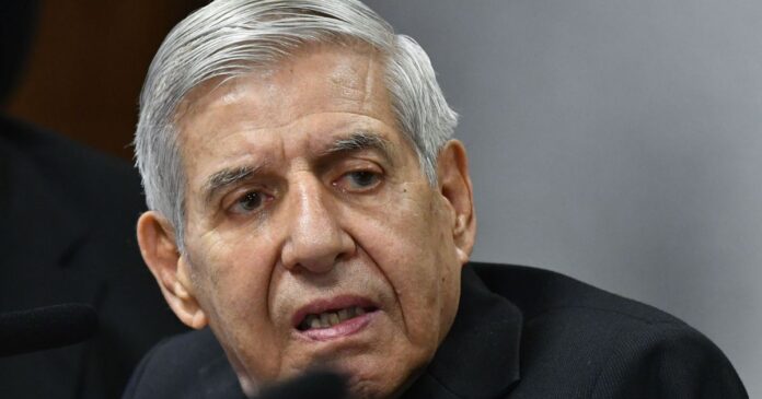 analise:-decisao-sobre-o-cumprimento-da-pena-de-heleno-deve-atrasar-15-dias