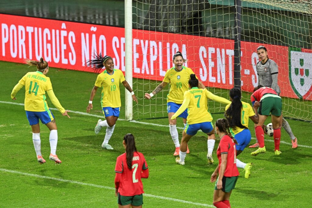 futebol-feminino:-brasil-goleia-portugal-e-fecha-2025-com-10-triunfos