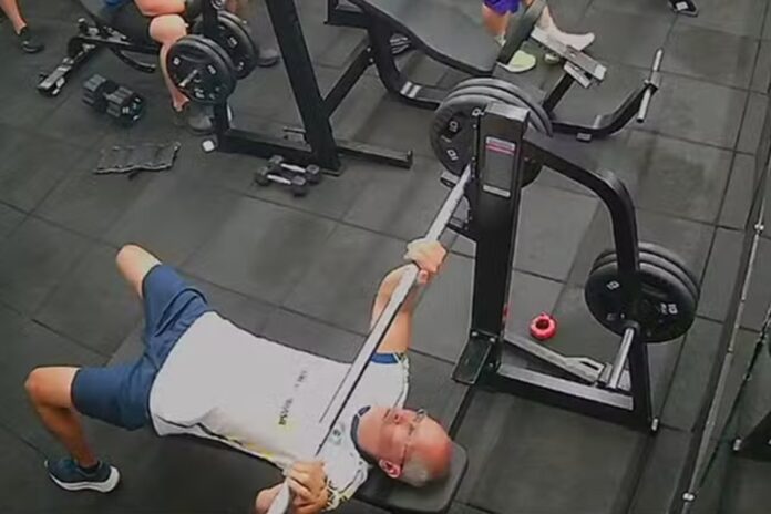 quem-era-o-carnavalesco-que-morreu-durante-exercicio-em-academia-de-pe