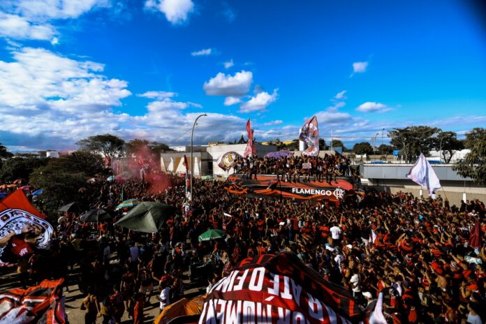 torcida-do-flamengo-organiza-aerofla-antes-de-jogo-do-intercontinental