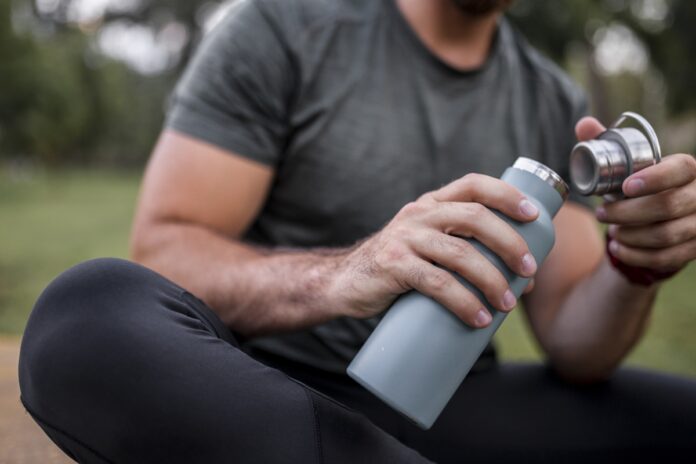 infectologista-explica-a-importancia-de-higienizar-a-garrafinha-d’agua