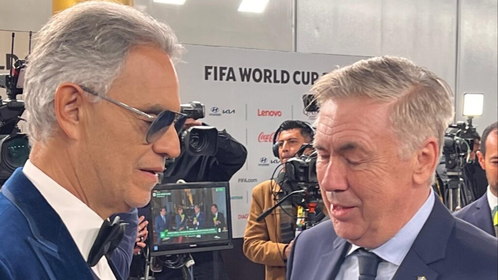 video:-carlo-ancelotti-e-andrea-bocelli-se-encontram-no-sorteio-da-copa