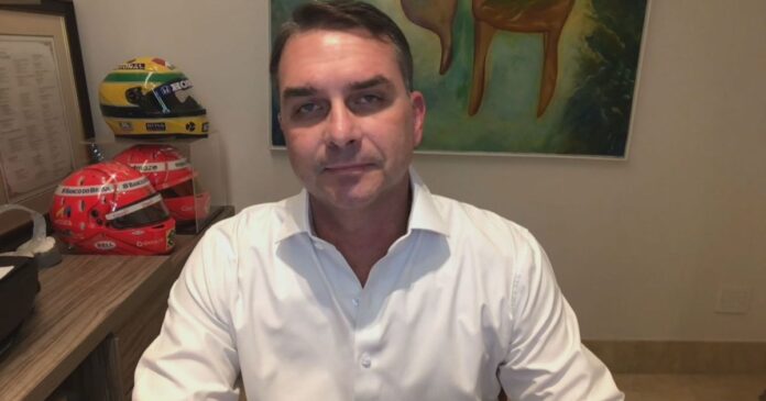 analise:-para-unir-a-direita,-flavio-anuncia-pre-candidatura-a-presidencia