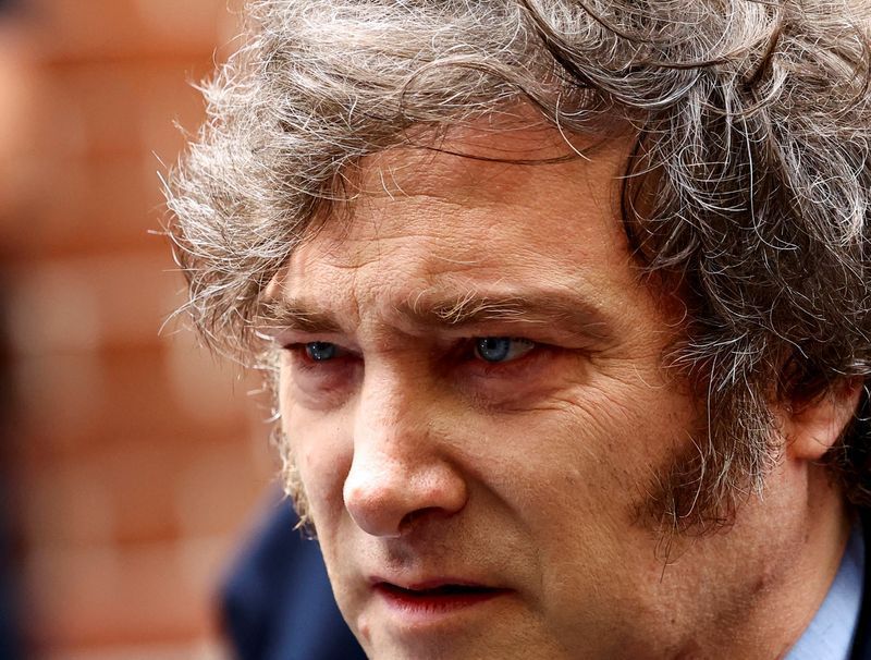 milei-compartilha-post-sobre-candidatura-de-flavio-bolsonaro-a-presidencia