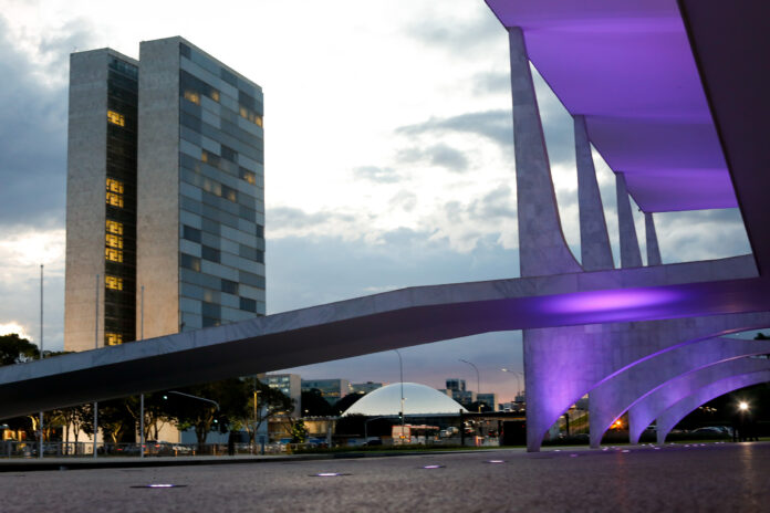 gastos-fora-do-arcabouco-fiscal-podem-chegar-a-r$-163-bilhoes-ate-2026