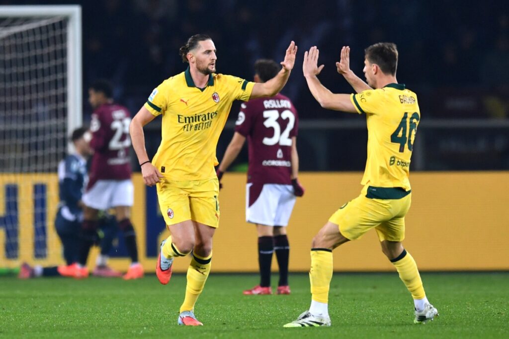 campeonato-italiano:-milan-vira-contra-o-torino-e-assume-a-lideranca