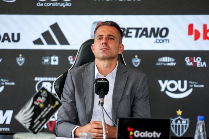 atletico-mg-anuncia-desligamento-do-ex-goleiro-victor-como-diretor