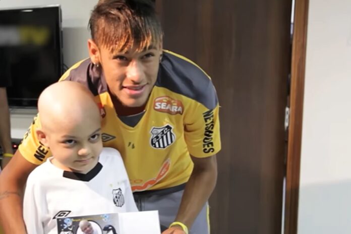 video:-neymar-reencontra-torcedor-ilustre-do-santos-apos-13-anos