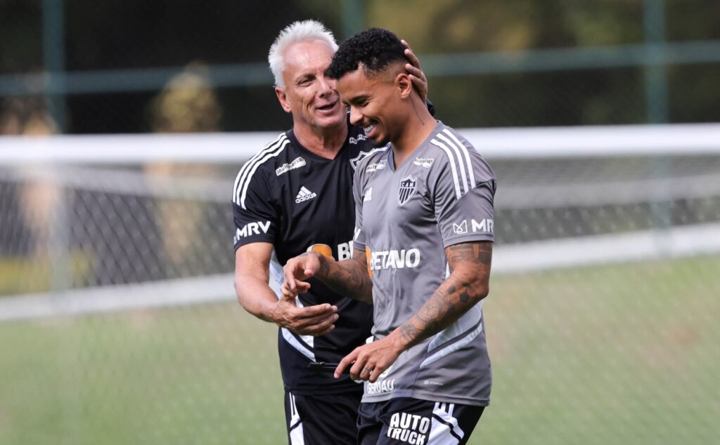 atletico-mg-demite-idolo-do-clube-e-outros-tres-profissionais.-confira