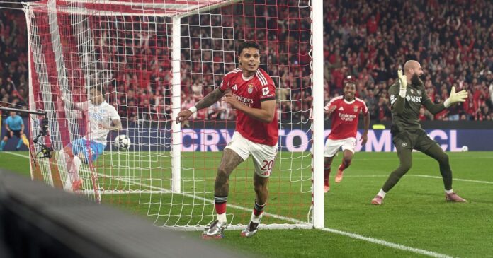 richard-rios-desencanta,-e-benfica-vence-napoli-pela-champions-league
