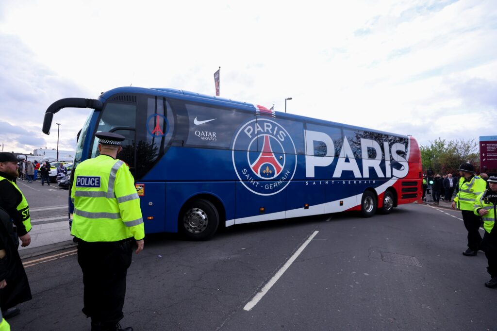 onibus-do-psg-e-atacado-apos-jogo-da-champions-league