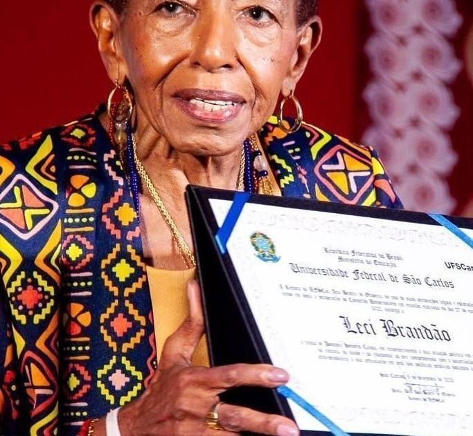 ufscar:-leci-brandao-recebe-titulo-de-doutora-honoris-causa