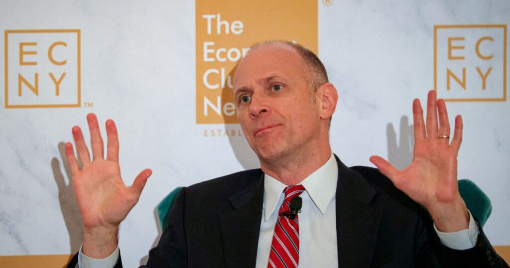 fed-divergiu-sobre-esperar-mais-dados-para-cortar-juros,-diz-goolsbee