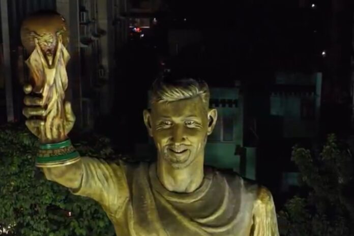 estatua-de-21-metros-de-messi-e-erguida-na-india