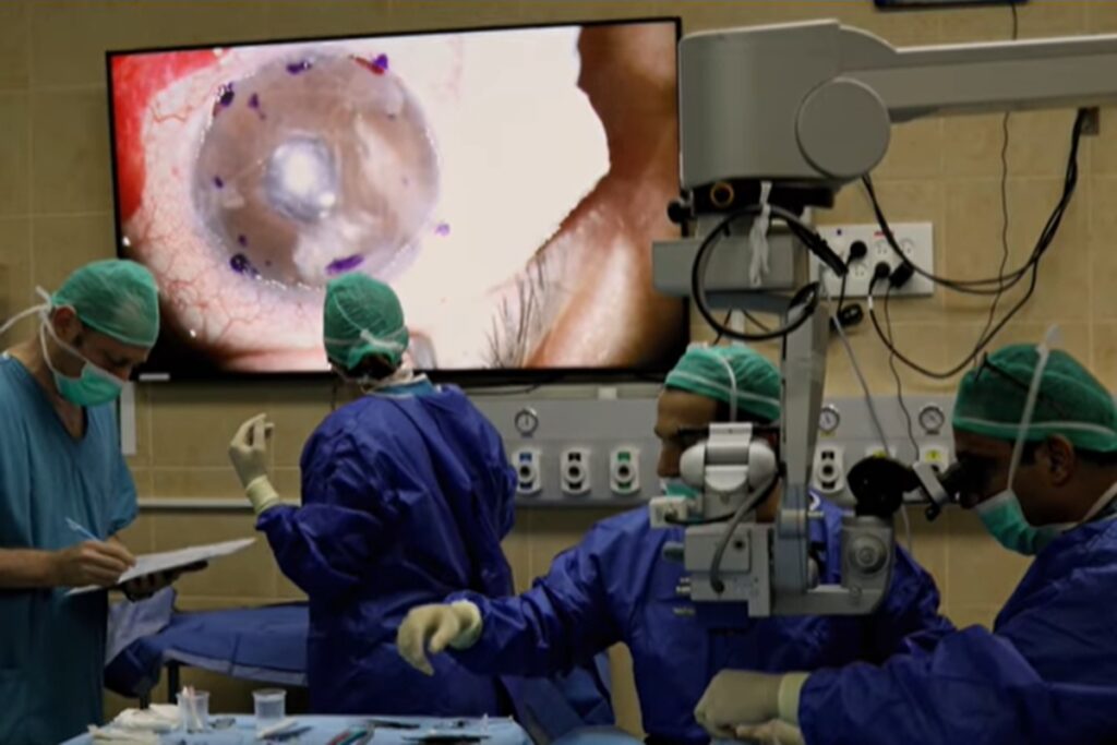 transplante-de-cornea-feita-com-impressora-3d-e-realizado-pela-1a-vez
