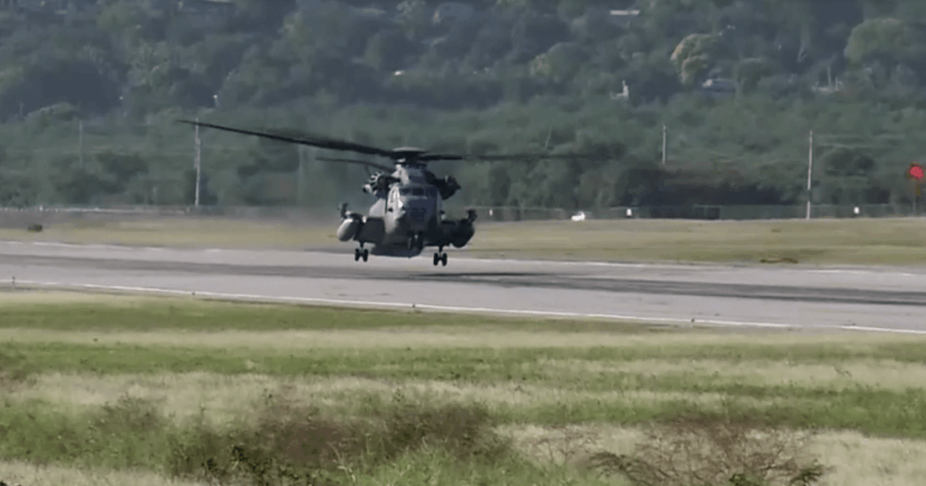 helicopteros-e-navios-dos-eua-sao-vistos-em-porto-rico-sob-tensao-regional