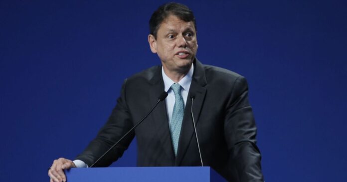 diante-de-lula,-tarcisio-critica-polarizacao:-“hora-de-mudar-essa-chave”