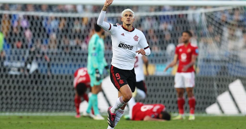 filipe-luis-toma-decisao-sobre-pedro-no-intercontinental